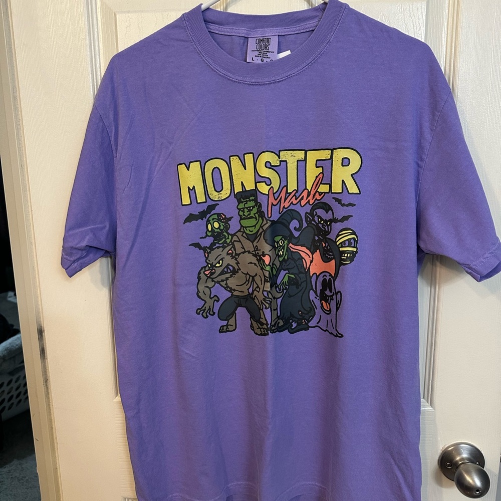 NWT Comfort Colors Violet Monster Mash T-shirt size large